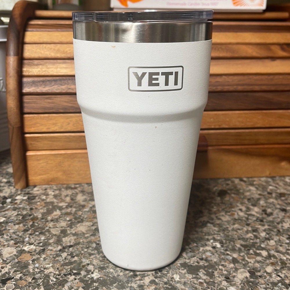Yeti 26 oz White Tumbler